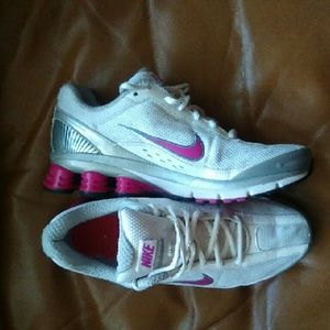 Nike sneakers white with purple