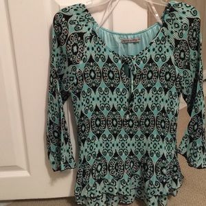 Cute 3/4 sleeve top. Size large.