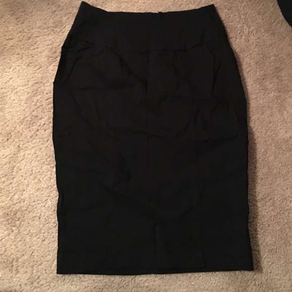 Stretchy pencil skirt