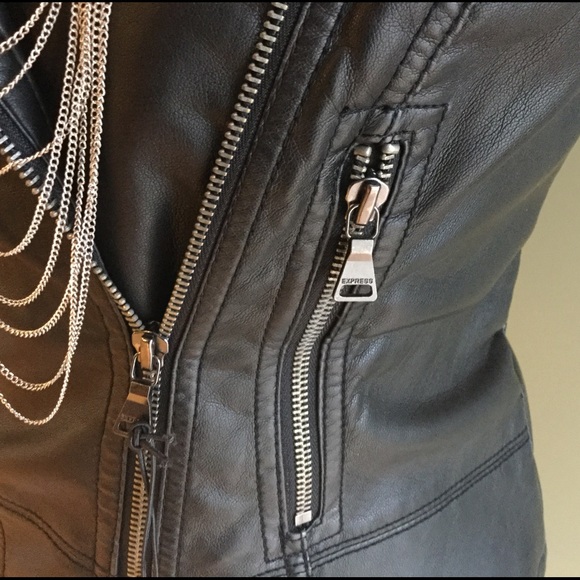 🚫SOLD🚫💫Leather look Vest💫 - Picture 2 of 4