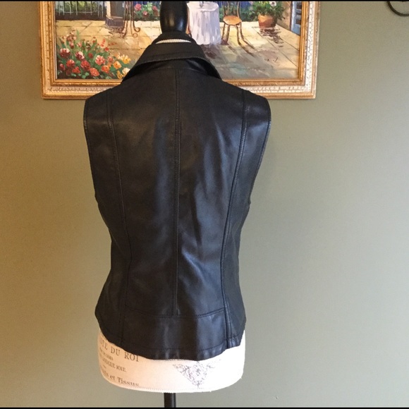 🚫SOLD🚫💫Leather look Vest💫 - Picture 3 of 4