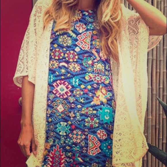 Love on a Hanger Lace kimono Sz-S