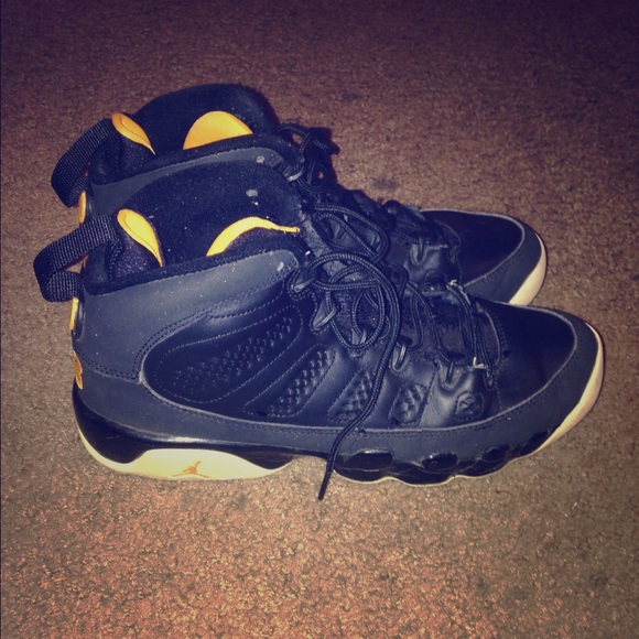 Air Jordan IV
