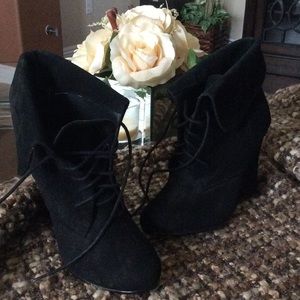 Ann Taylor Loft boot - Size 6 1/2