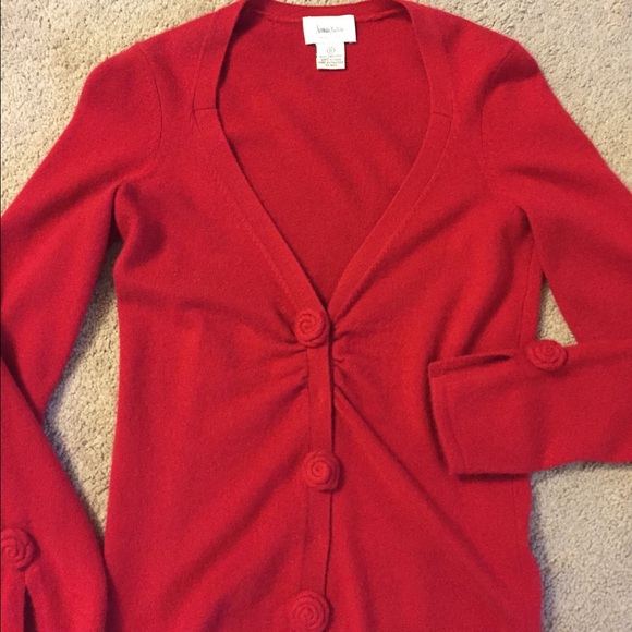 Neiman Marcus Cashmere sweater w/rosette details