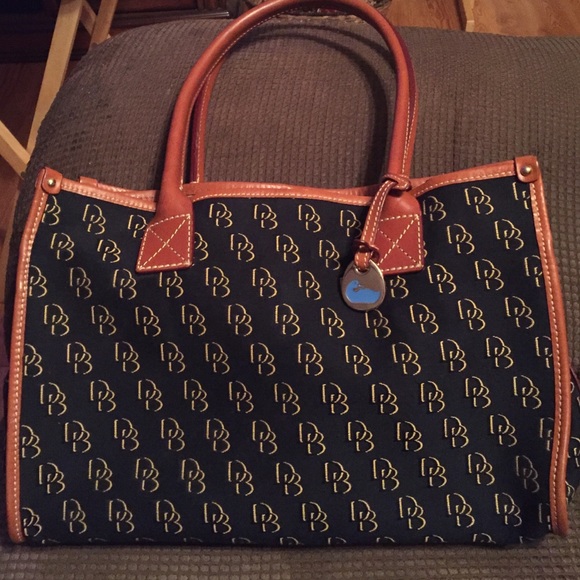 SOLD🎉🎉🎉🎉DOONEY & BOURKE PURSE /GREAT CONDITION