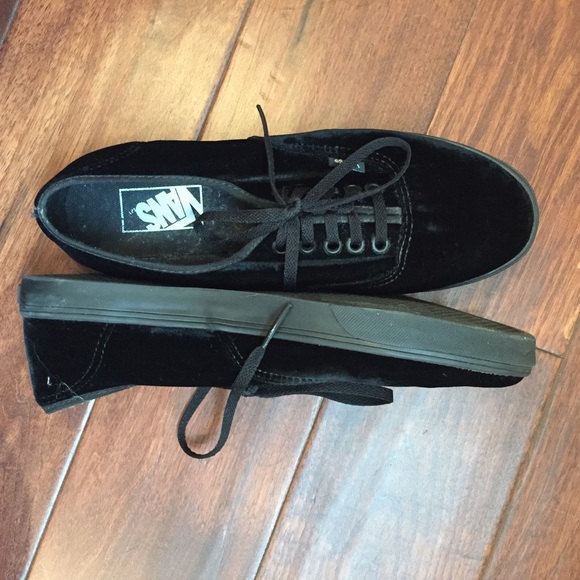 BLACK VELVET VANS