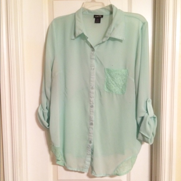 Mint green button-up 3/4 sleeve, lack back top - Picture 1 of 4