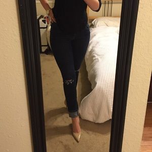 Distressed skinny jeans