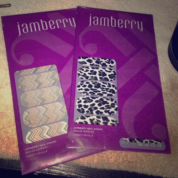 Jam berry nails