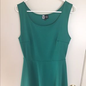 Gorgeous emerald dress 👗