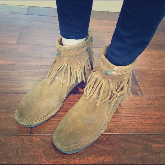 MINNETONKA MOCCASINS