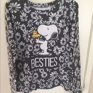 Adorable snoopy sweater🌻🌼