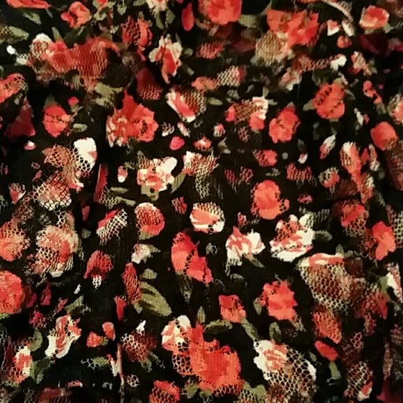 ~Flower Ruffled Tube Top~ - Picture 2 of 4