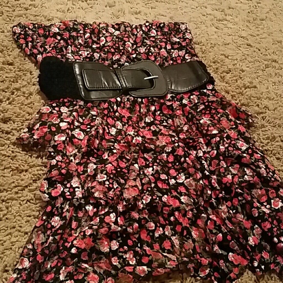 ~Flower Ruffled Tube Top~ - Picture 4 of 4