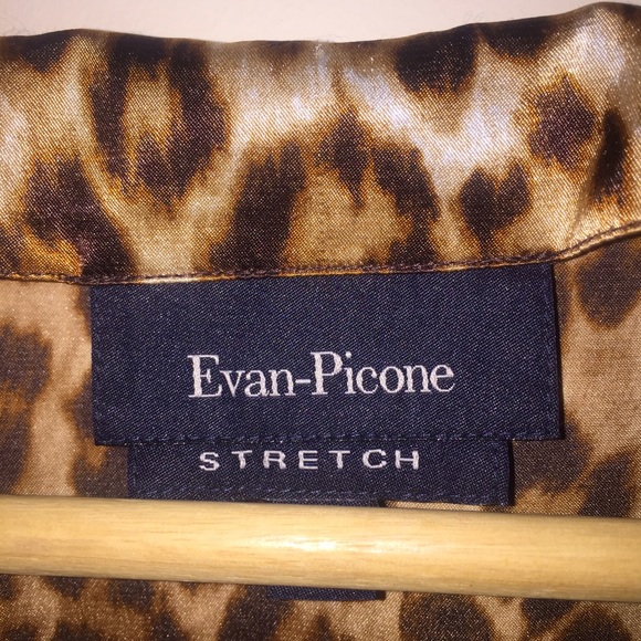 ✨SOLD✨Leopard Top - Picture 2 of 2