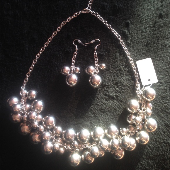 Silver necklace with earrings