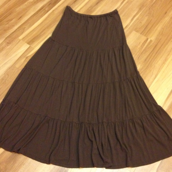 Adorable brown knit tiered maxi skirt-gently used