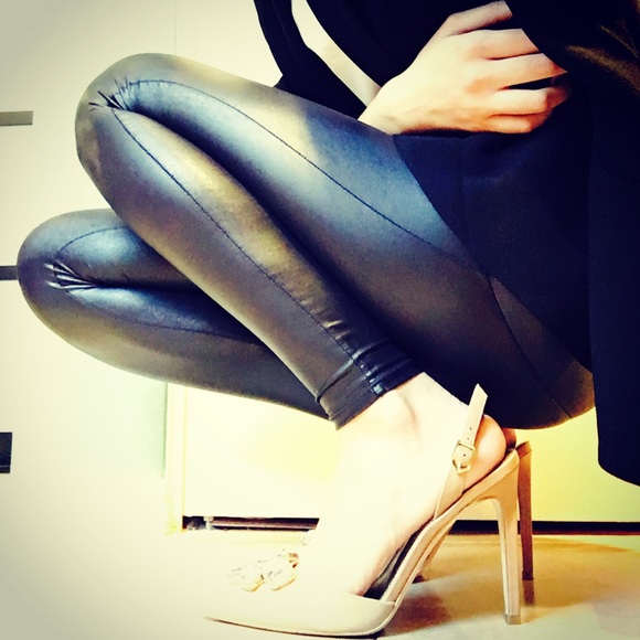 (NEW) Bebe Wet Leather looking legging