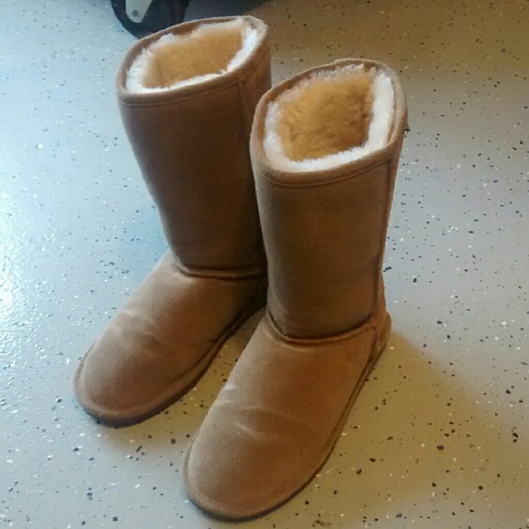 M ercar i !! Bearpaw boots