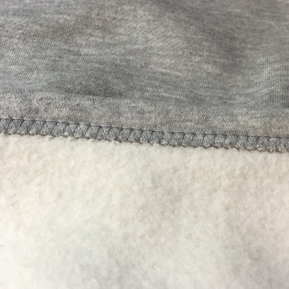 Super cute sweater with two side pockets. - Picture 2 of 2