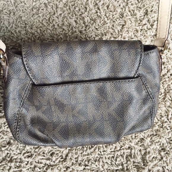 ❤️SOLD❤️Michael Kors Flap Cross Body - Picture 2 of 4