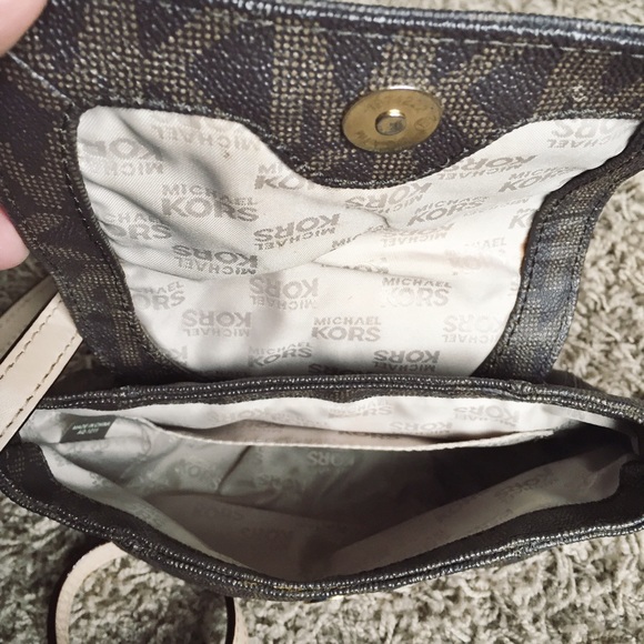 ❤️SOLD❤️Michael Kors Flap Cross Body - Picture 4 of 4
