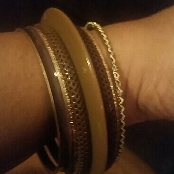 Jewelry - Picture 2 of 3
