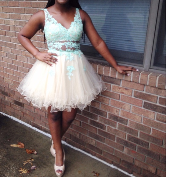 Short prom homecoming dress v neck nude mint lace
