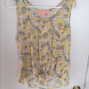 Adorable daisy crop top🌼