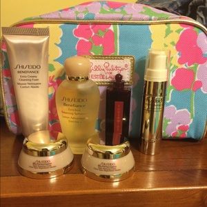 Shiseido Sample Set with Makeup Bag