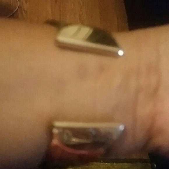 Jewelry - Picture 3 of 3