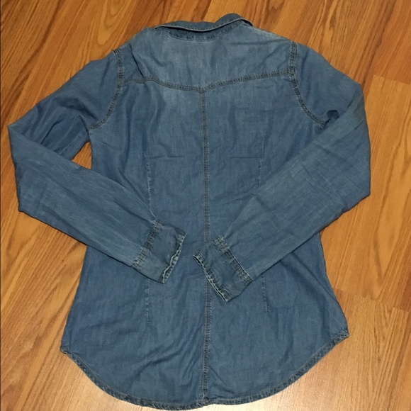 ✅SOLD✅ F21 Denim Shirt Sz Medium - Picture 2 of 2