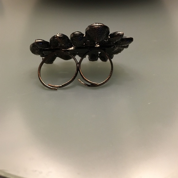 Double Finger Cocktail Ring - Picture 4 of 4