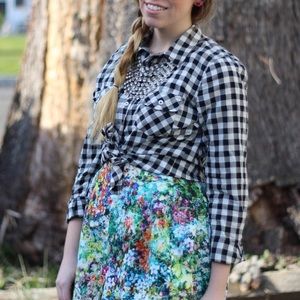 Forever 21 Tops - Black & White Checkered Button Up Forever 21 Tops - Black & White Checkered Button Up