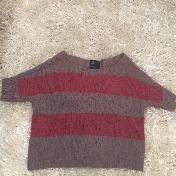 Strip red and brown sweater