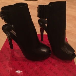 Beautiful open toe platform heel. Worn 1x only.