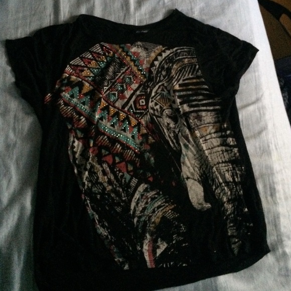 🏴Black elephant shirt🏴