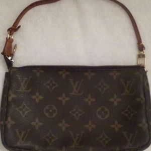 Louis Vuitton Ponchette