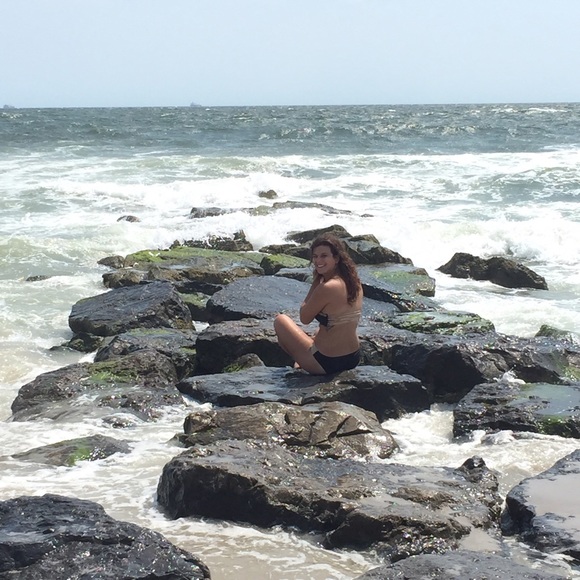 Hello Poshers - Picture 3 of 3