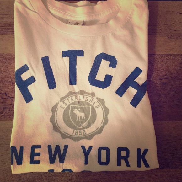 Abercrombie & Fitch Tops - Abercrombie and Fitch tee shirt