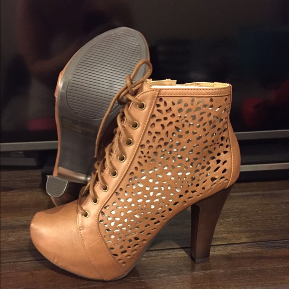 Booties Size 8 Brand New - Picture 2 of 4