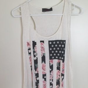Adorable floral, American flag tank top🌸