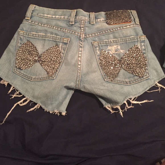 Shorts - Picture 2 of 4