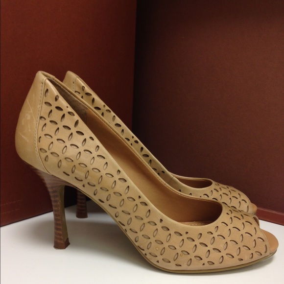 Arturo Chiang lace cutout Pump