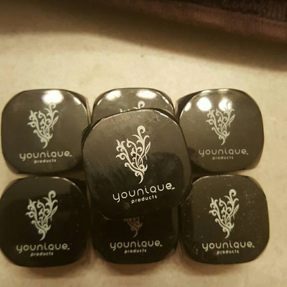 Mineral pigment Younique eyeshadows