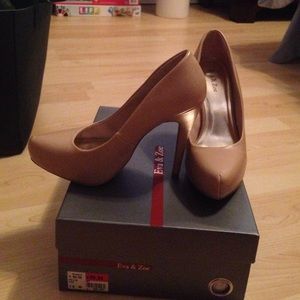 Eva & Zoe nude pumps