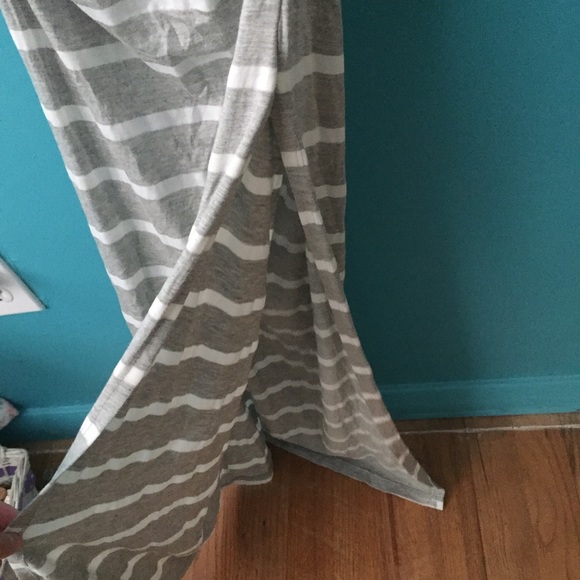 Bodycon grey maxi dress with slit - Picture 3 of 3