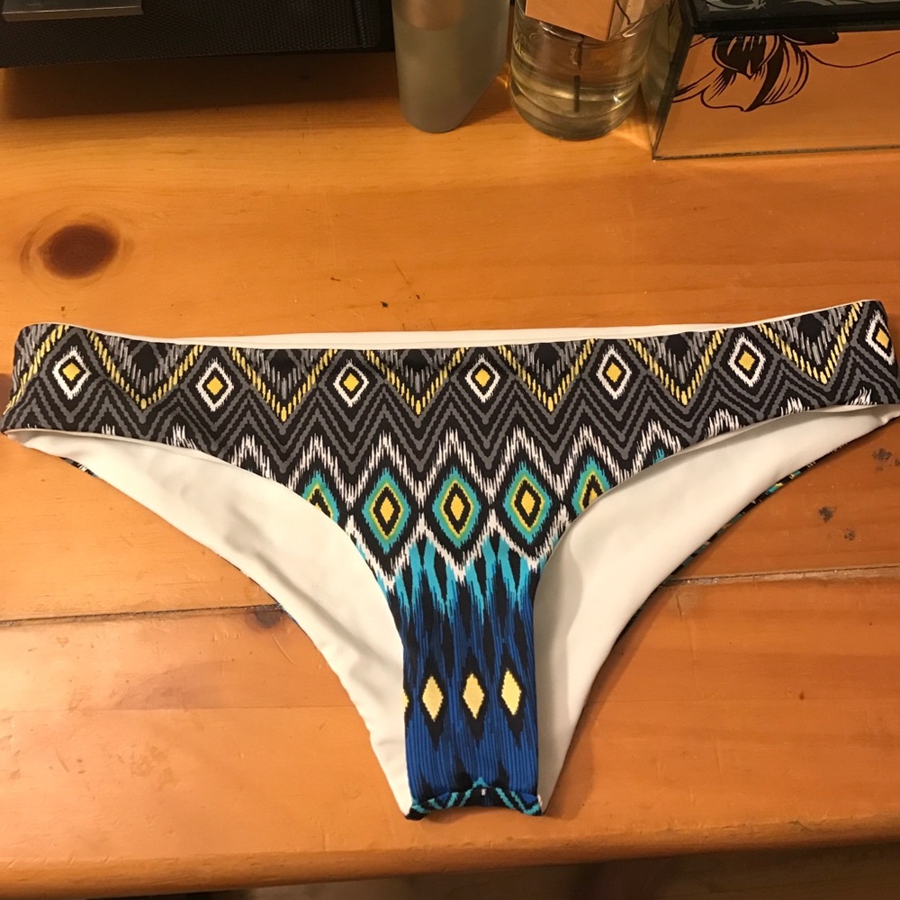 Brand New S  Khongboon reversible bottom!