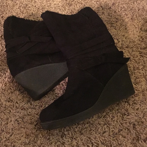 Black wedge boots